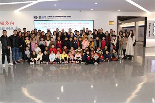 江北外國(guó)語(yǔ)學(xué)校2018屆106班學(xué)生在家長(zhǎng)和老師的陪同下參加物聯(lián)網(wǎng)產(chǎn)業(yè)園社會(huì)實(shí)踐