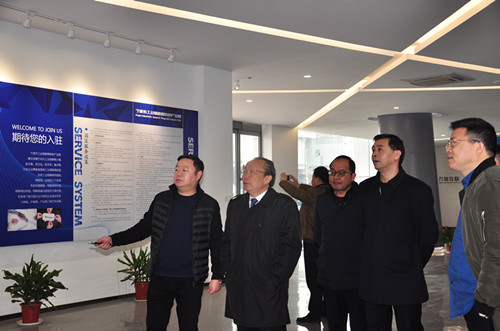 池州市政協(xié)主席張夏林、青陽(yáng)縣縣長(zhǎng)鞏文生一行調(diào)研柯力