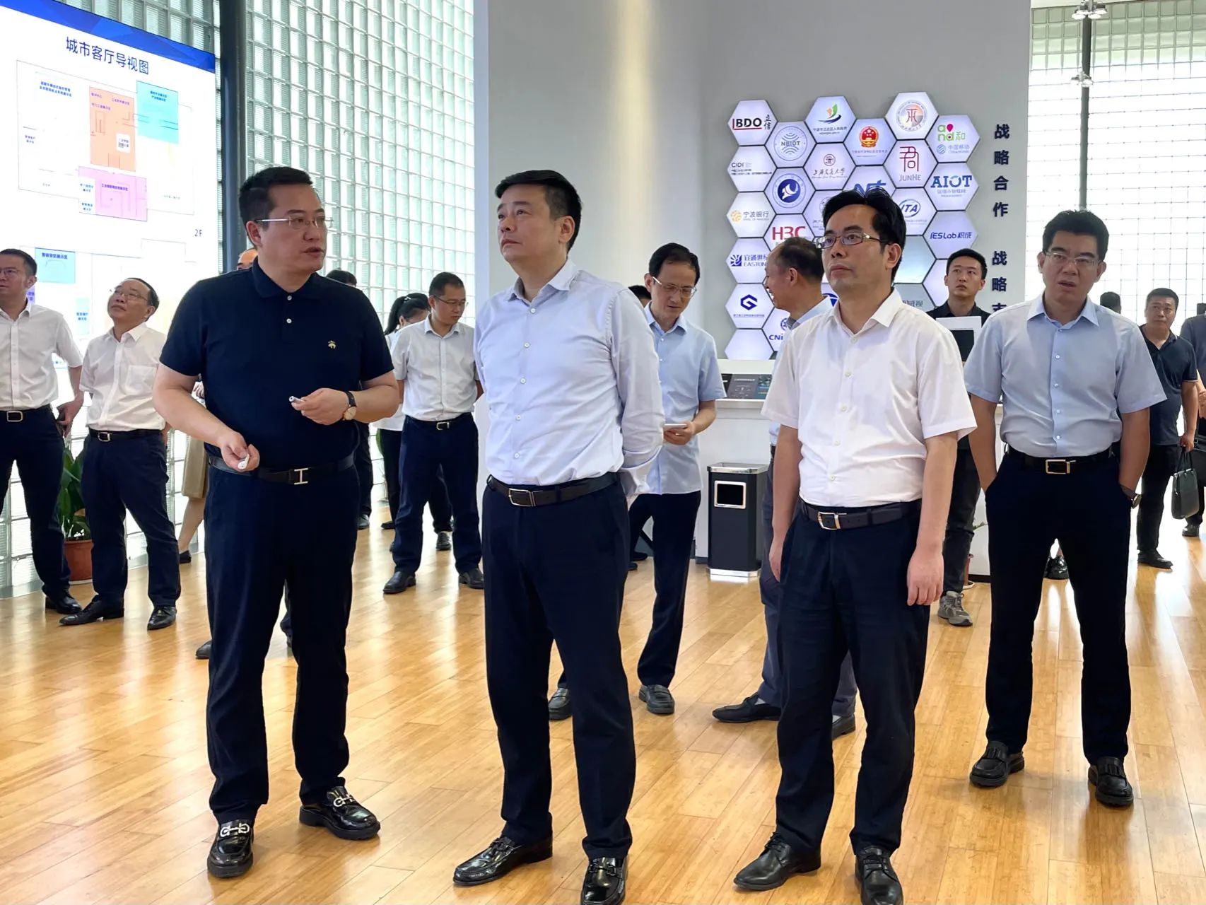 寧波市委副書記、市長湯飛帆一行蒞臨柯力傳感考察調(diào)研